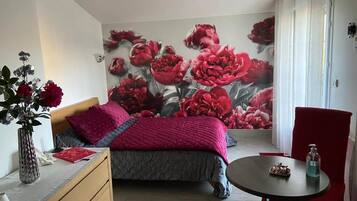 Cots/infant beds, free WiFi, bed sheets