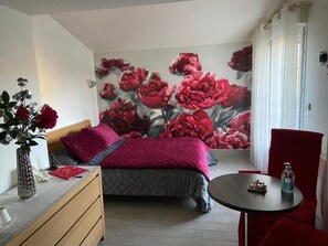 Berços (sobretaxa), Wi-Fi de cortesia, roupa de cama