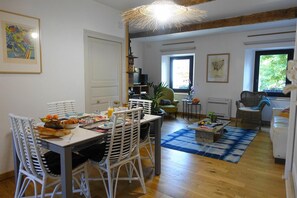 Tägliches inbegriffenes einheimisches Frühstück