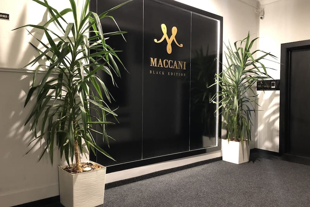 Maccani Black Luxury Suites