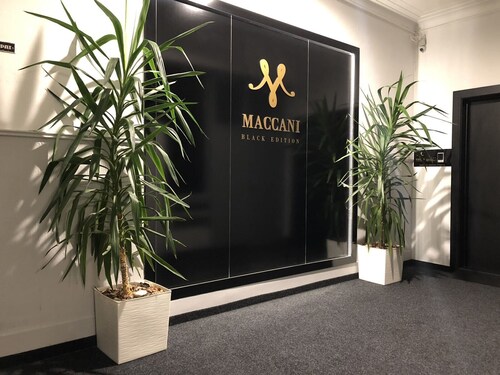 Maccani Black Luxury Suites