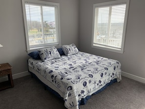 3 bedrooms, pillowtop beds, free WiFi, bed sheets