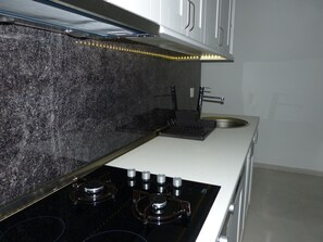 Exclusive Apartment, 2 Bedrooms | Private kitchen | Fridge, oven, stovetop, dishwasher - Apartment NoStress (Omis)