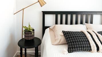 3 bedrooms, in-room safe, desk, iron/ironing board