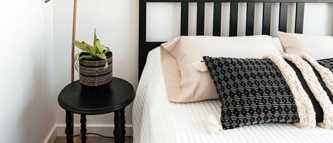 3 quartos, cofres nos quartos, escrivaninha