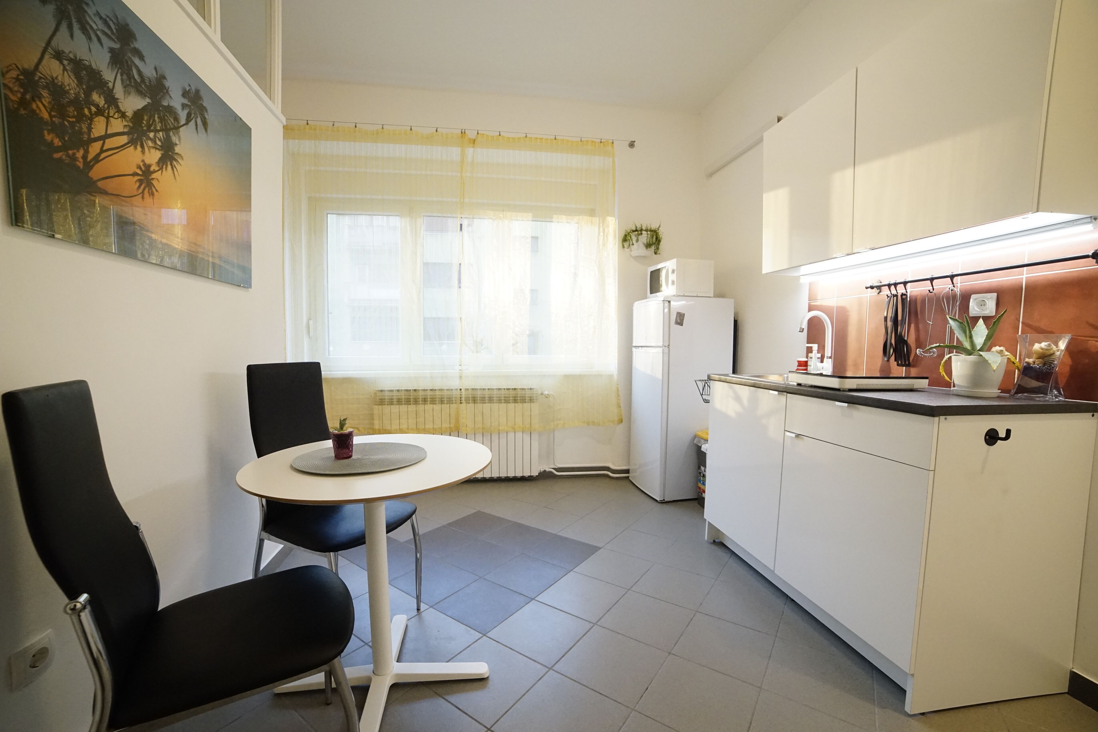 Studio (Robinson) | Individuelt dekorert, individuelt innredet og skrivebord for bærbar PC