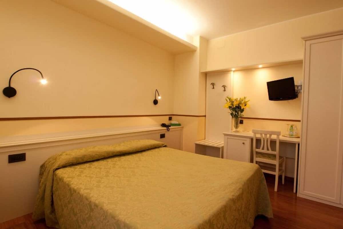 1 bedroom, in-room safe, desk, free wifi