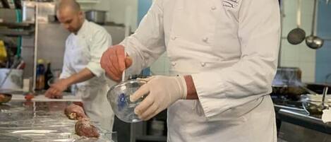 Breakfast, lunch, dinner served; Italian cuisine