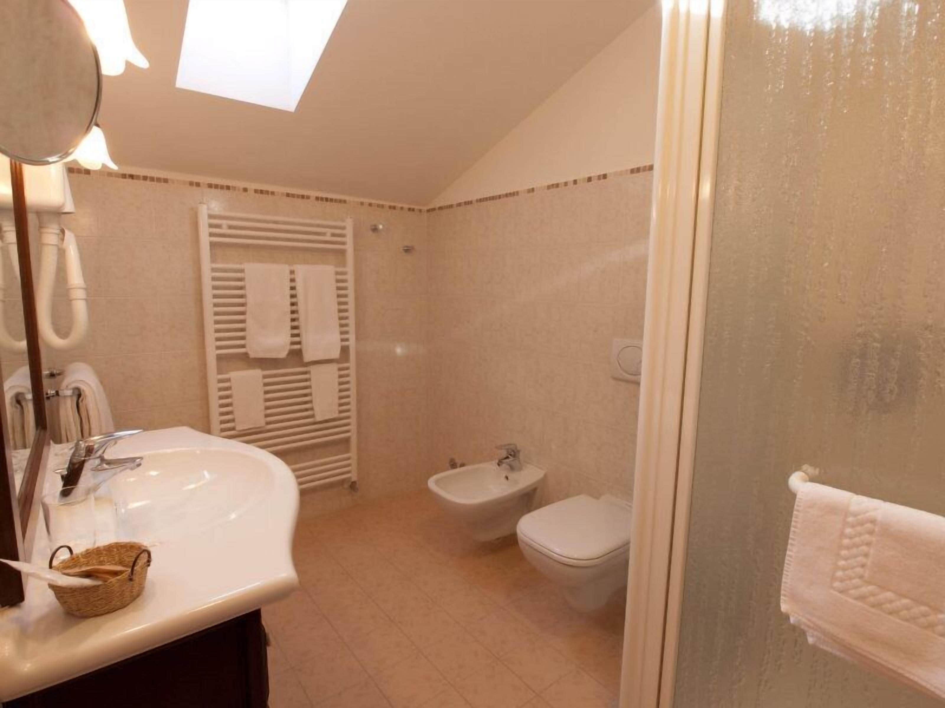 shower, free toiletries, hair dryer, bidet