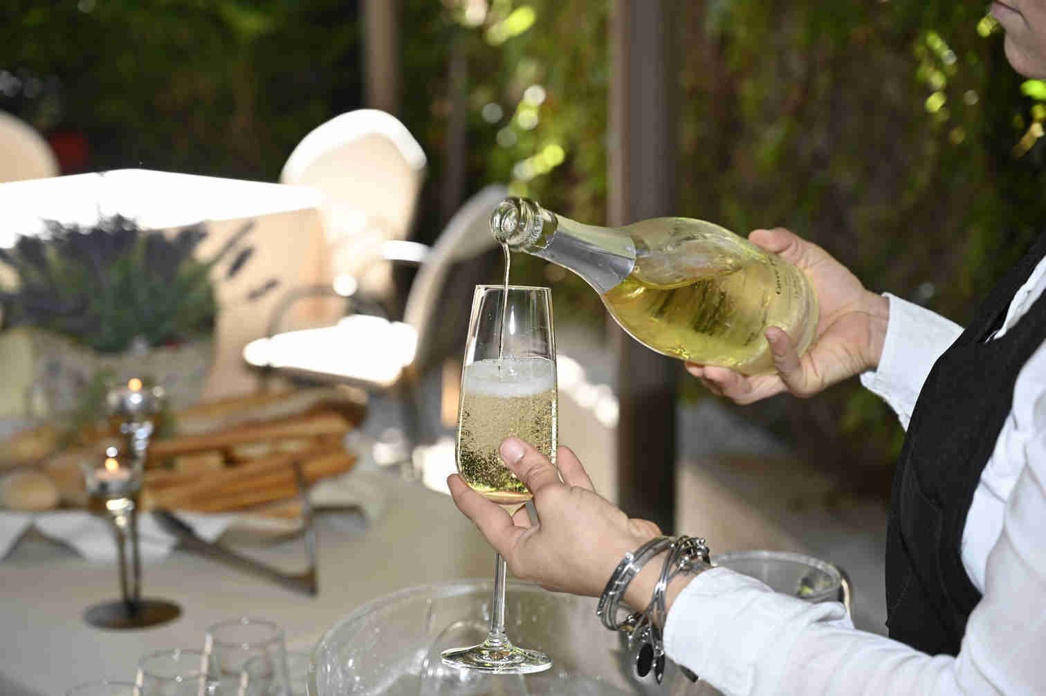 breakfast, lunch, dinner served; italian cuisine