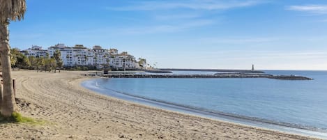 Una playa cerca