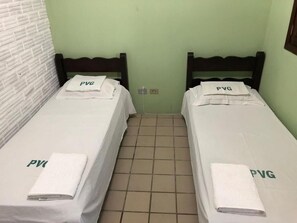 Comfort kamer | Een bureau, gratis wifi, beddengoed
