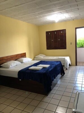 Quarto luxo | Escrivaninha, Wi-Fi de cortesia, roupa de cama