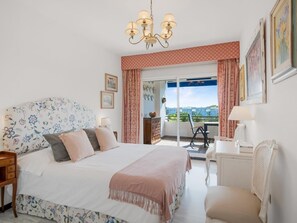 2 slaapkamers, een strijkplank/strijkijzer, snel internet, beddengoed