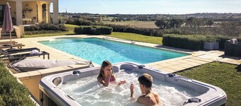 Beaumont, beautiful villa with private swimming pool and jacuzzi