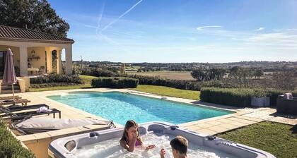 Beaumont, beautiful villa with private swimming pool and jacuzzi