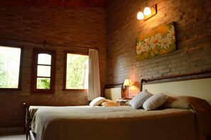 Family Triple Room | Premium bedding, down duvets, memory-foam beds, individually decorated - Hotel de campo granja el aromo (Nono)