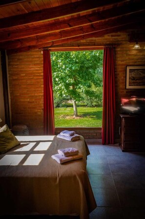 Family Room | Premium bedding, down duvets, memory-foam beds, individually decorated - Hotel de campo granja el aromo (Nono)
