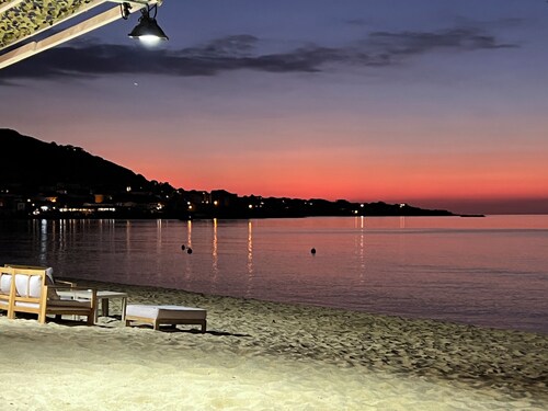 Luxury villa - swimming pool, air conditioning, sea view, beach and coves within walking distance