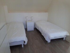 3 bedrooms, iron/ironing board, free WiFi