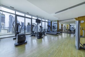 Fitness facility - Maison Privee - Spacious Apt w/ Beach, Pool and Marina Access (Dubai)