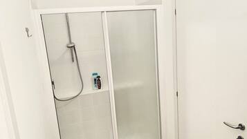 Appartamento Standard, 2 camere da letto | Doccia