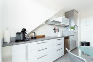 Kühlschrank, Ofen, Herdplatte, Geschirrspüler