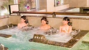Indoor spa tub - Spa and Hotel Suisyun Matsuiyamate (Kyotanabe)