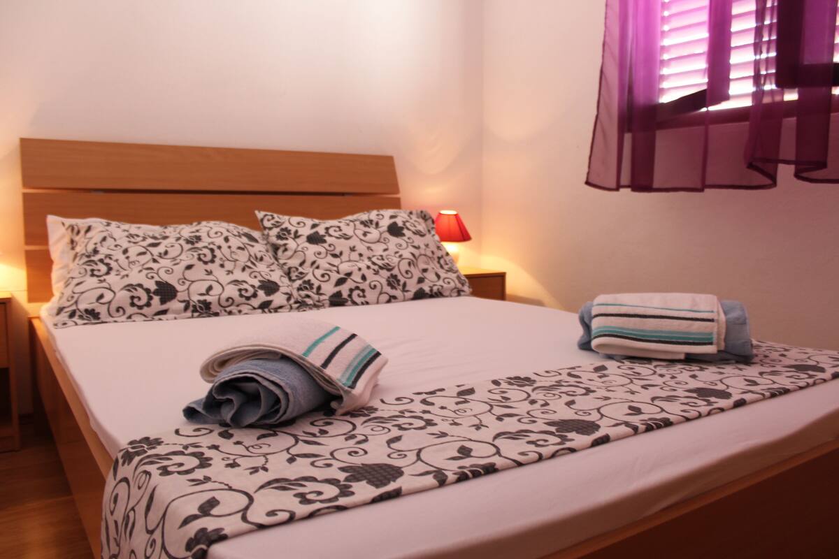 Family Apartment (4) | 2 bedrooms, free WiFi