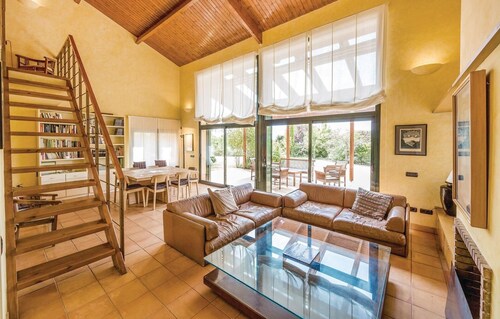 Oliver Conti (House, Capmany)