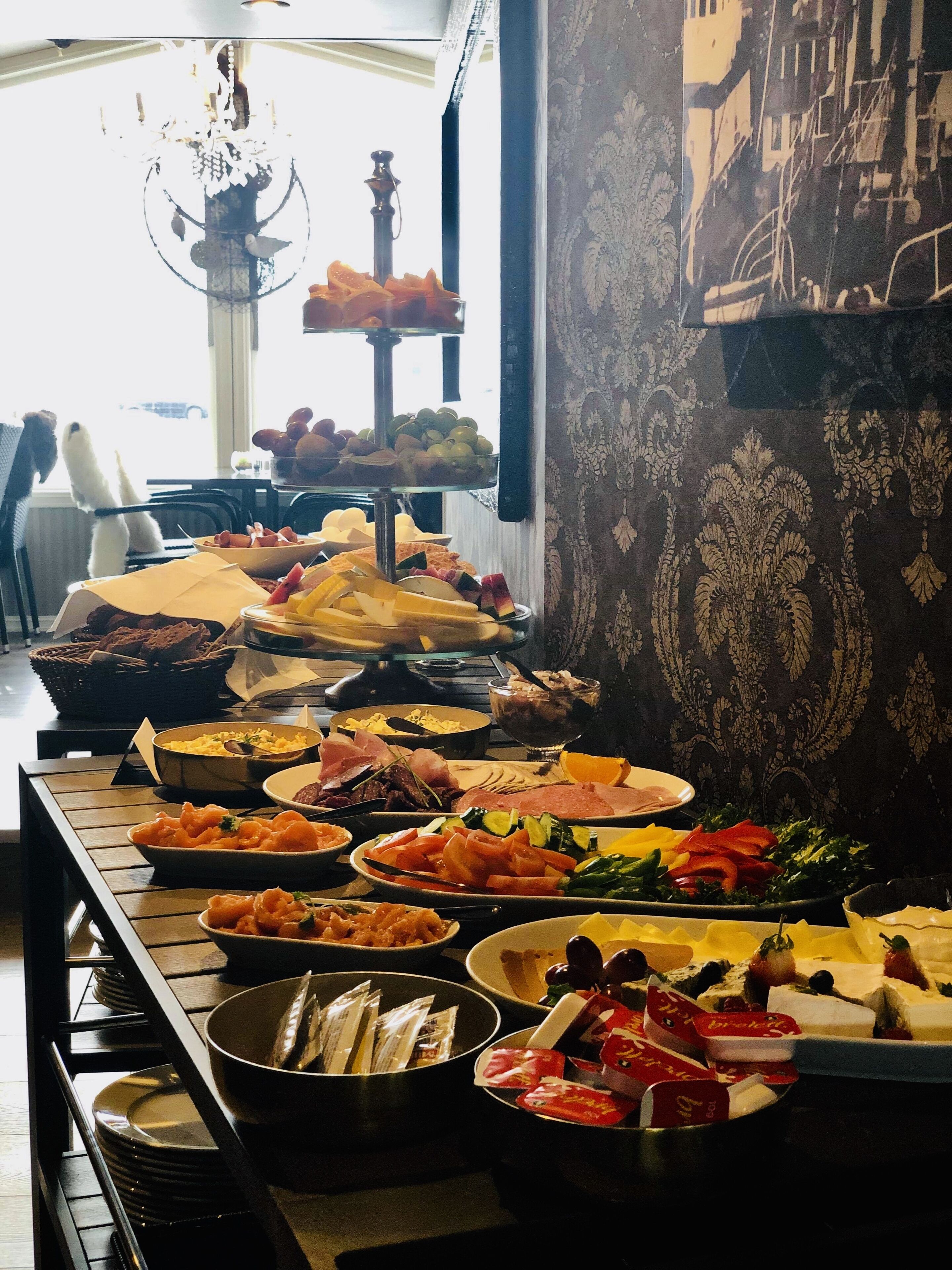Daily buffet breakfast (NOK 150 per person)
