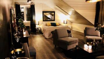 Deluxe Double Room | Individually decorated, individually furnished, desk, laptop workspace