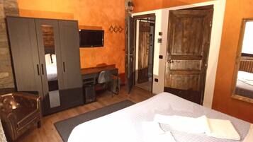 1 bedroom, in-room safe, WiFi, bed sheets