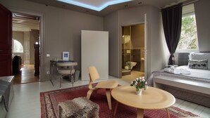 Junior Suite (Madras) | In-room safe, laptop workspace, blackout drapes, soundproofing - Peonia at Home (Mulhouse)