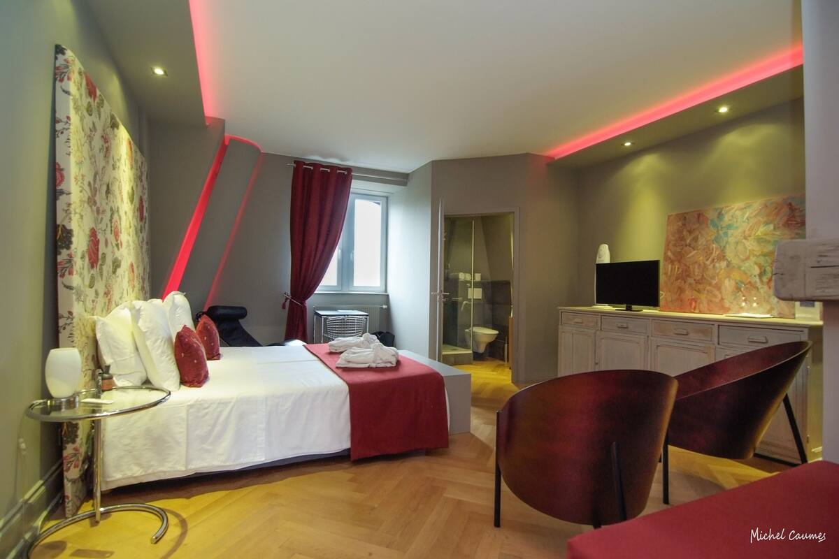 Junior Suite (Maharany) | In-room safe, laptop workspace, blackout curtains, soundproofing