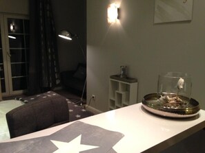 Zimmersafe, kostenlose Babybetten, kostenloses WLAN, Bettwäsche