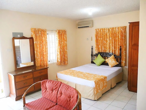 Comfort Room | Iron/ironing board, free WiFi, bed sheets