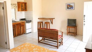 Comfort Room | Private kitchen | Fridge, oven, stovetop, cookware/dishes/utensils - Urban Resort Complex (Runaway Bay)