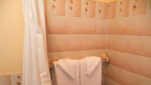 Comfort Room | Bathroom | Bathtub, towels, soap, toilet paper - Urban Resort Complex (Runaway Bay)