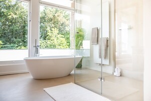 Penthouse, Sauna | Bathroom | Free toiletries, hair dryer, towels