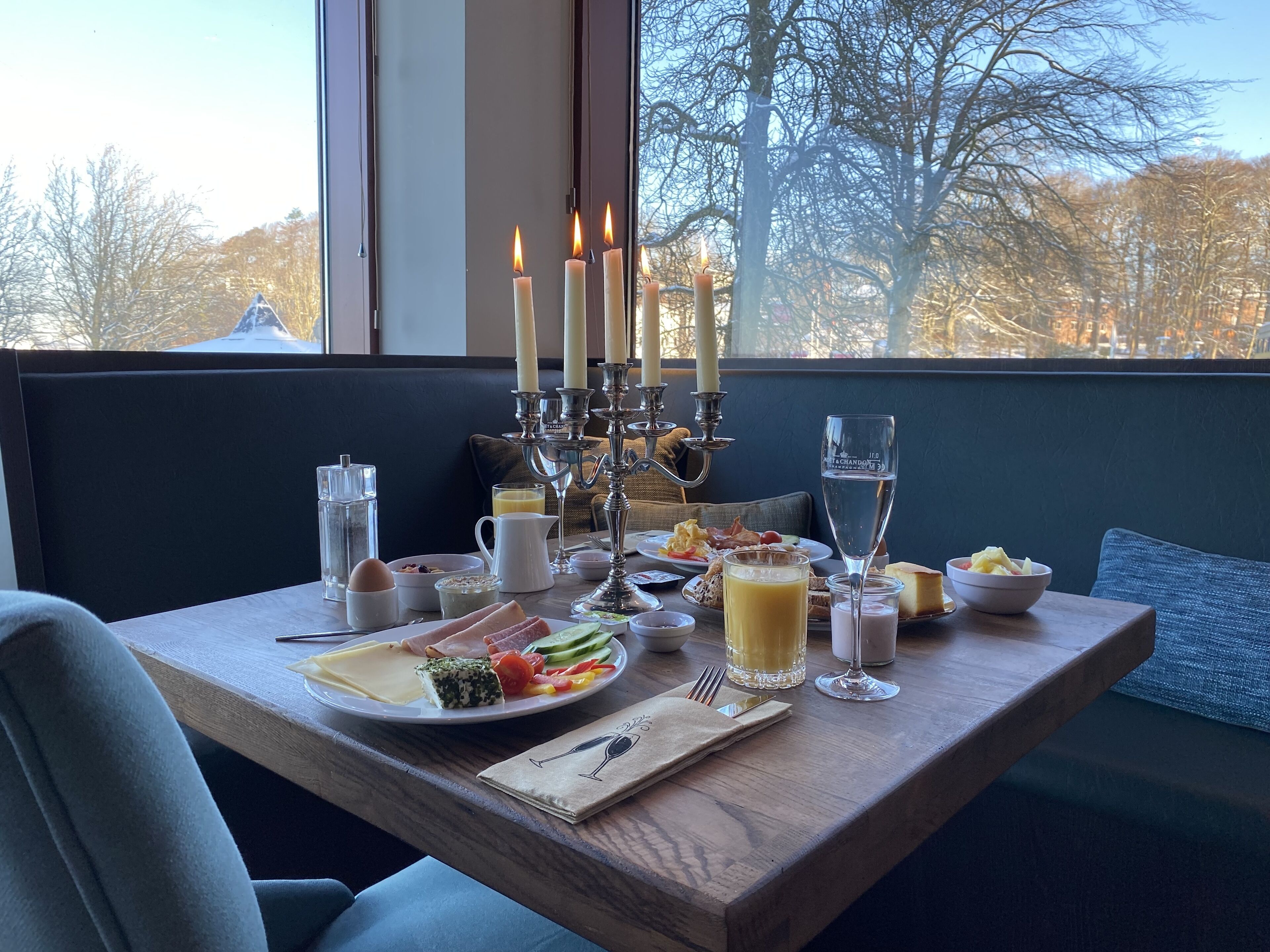 daily buffet breakfast (eur 24 per person)