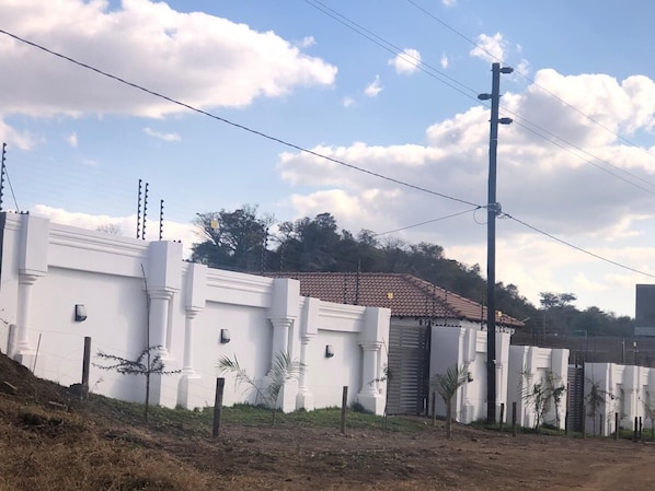 Fachada de la propiedad