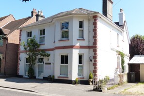 Front of property - Riversdale Guest House (Wimborne)