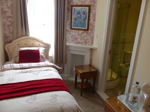 Quarto solteiro conforto | Camas com colchões pillow-top, individualmente decorados