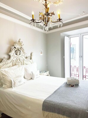 10 bedrooms, in-room safe, iron/ironing board, travel cot - Stunning river view Portuguese Soul XXL Rooftop in picturesque Alfama, sleeps 20 (Lisboa)