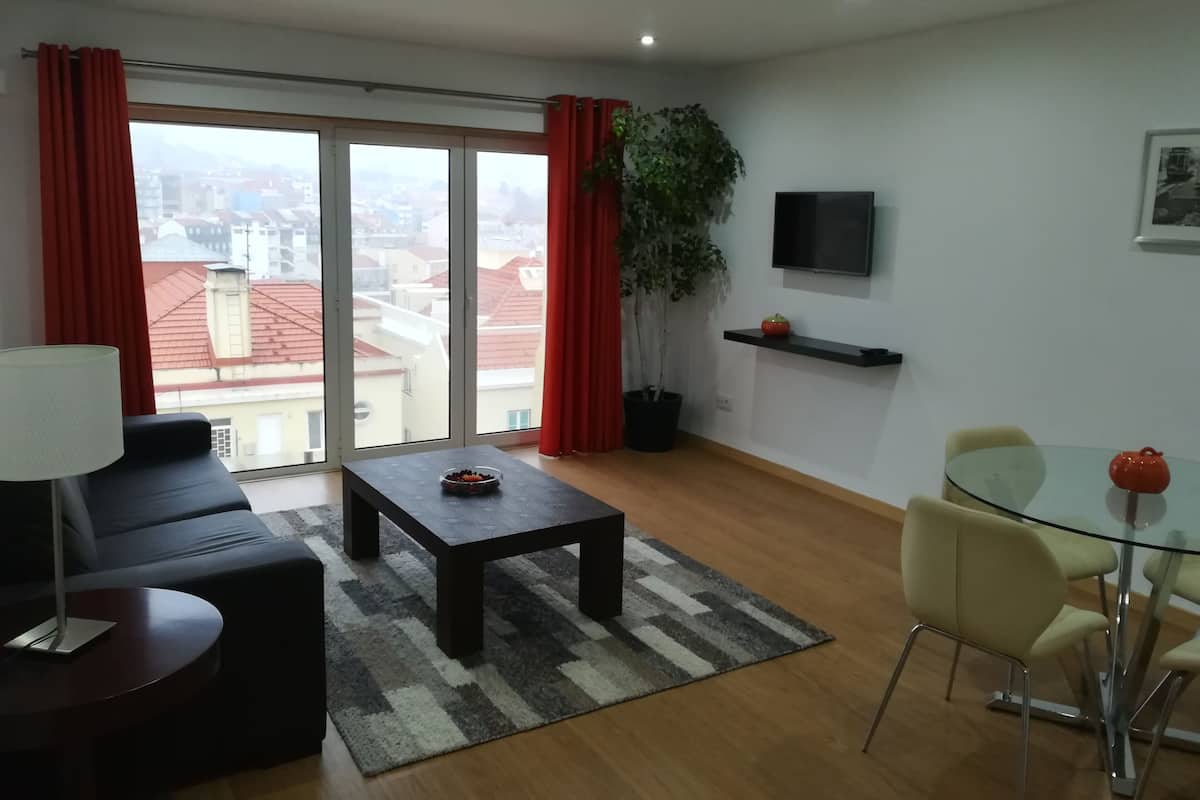 Apartamento urbano, 1 quarto | Área de estar | TV de tela plana