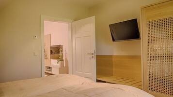 1 bedroom, in-room safe, desk, laptop workspace