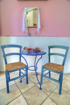 Flat-screen TV - Manos Syros (Syros)