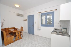 Apartment, 1 Bedroom | Private kitchenette | Fridge, microwave