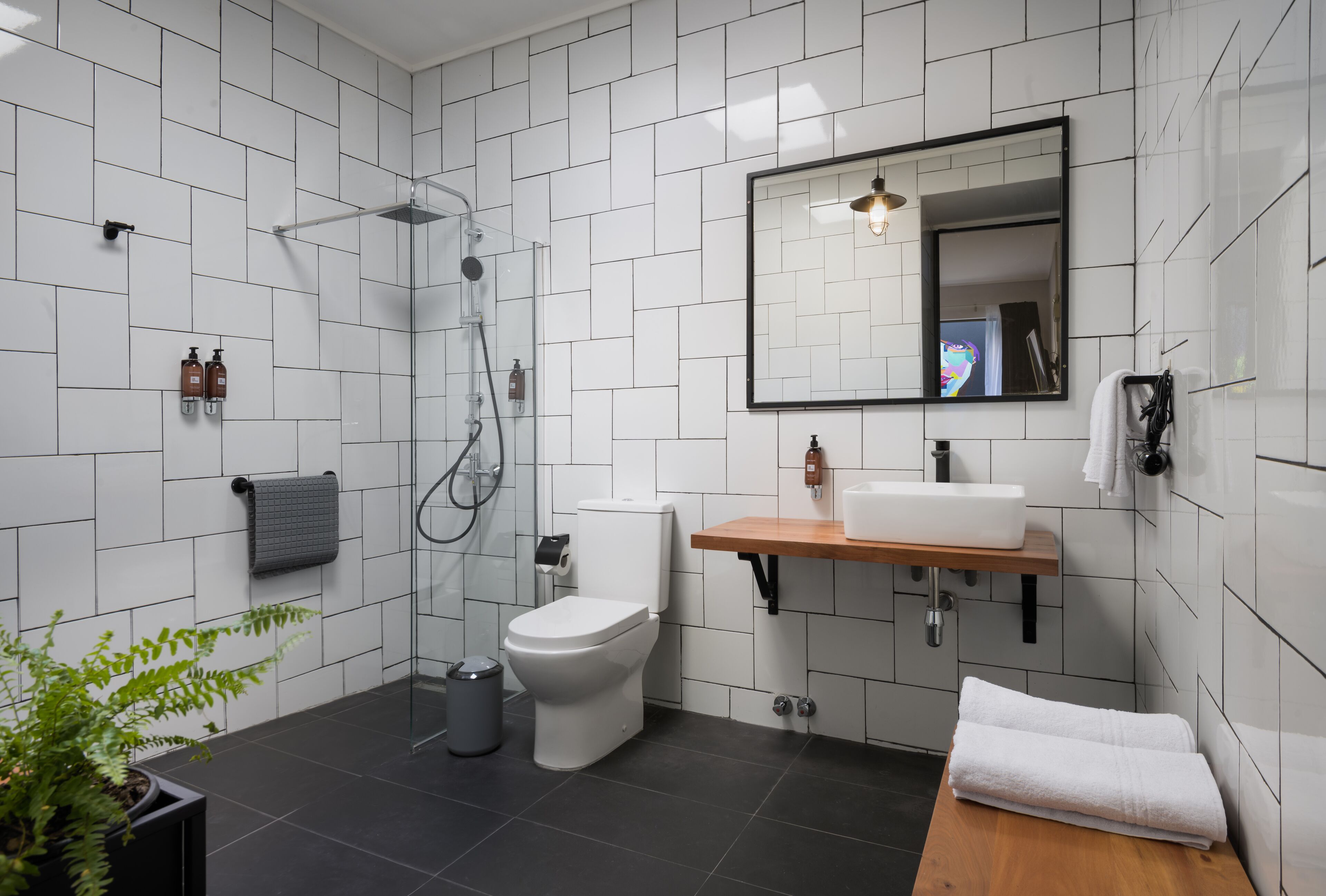 Dusche, Regendusche, kostenlose Toilettenartikel, Haartrockner